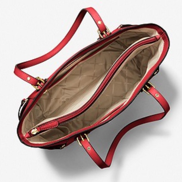 Michael Kors Voyager Small Saffiano Leather Tote Bag
Style# 30H1GV6T4T
NWT
Flame - Picture 3 of 16